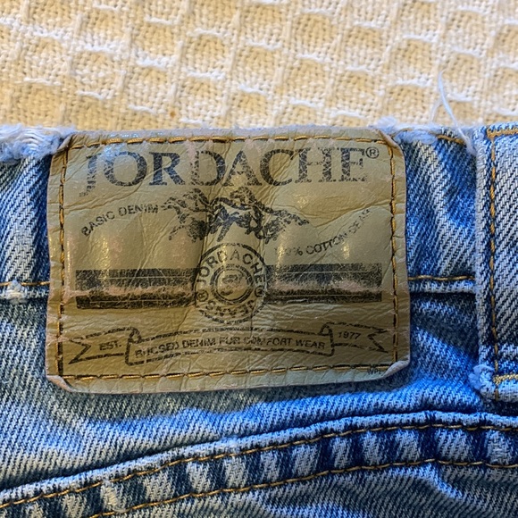 Vintage high waisted cut off shorts - Picture 3 of 3